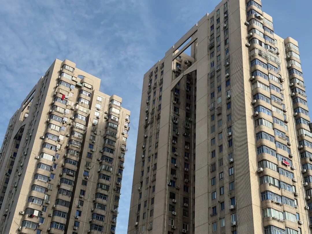 超长期特别国债发力!老旧小区电梯加速换新