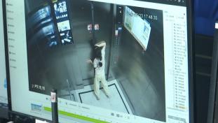孩子被困电梯求救几十次无果！律师：物业公司不能因“辞退员工”免责
