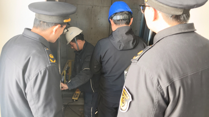 上海多个小区同一品牌新电梯故障频繁,...